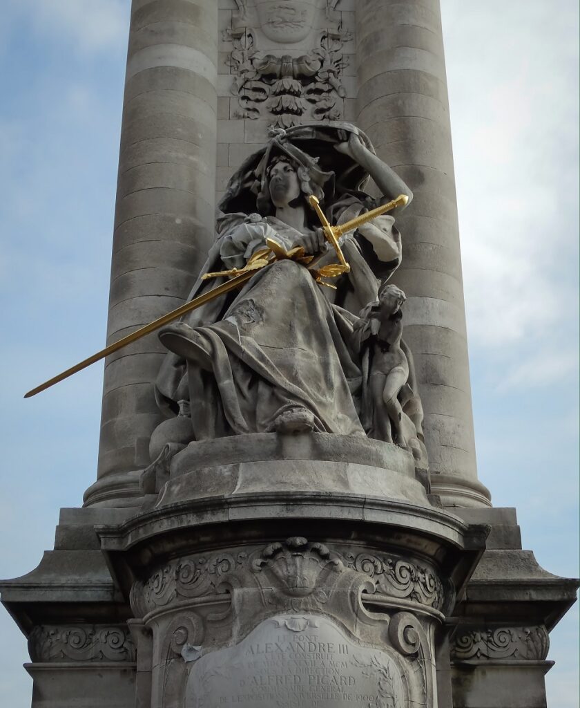 Ponte Alexandre III e suas incríveis esculturas