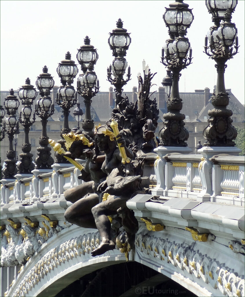 Esculturas da Ponte Alexandre III