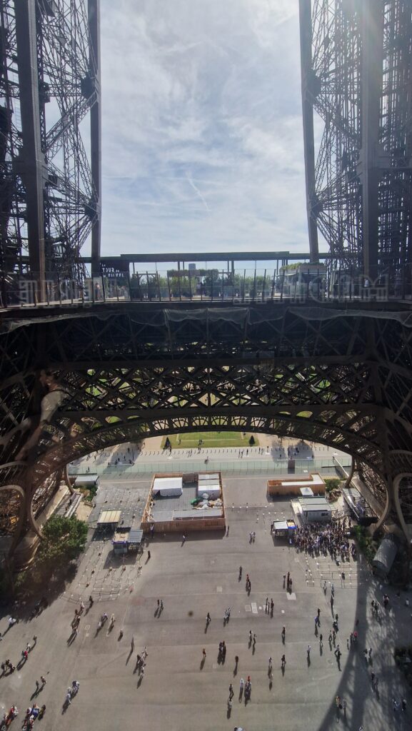 Bilhetes Torre Eiffel com Guia Oficial em Português